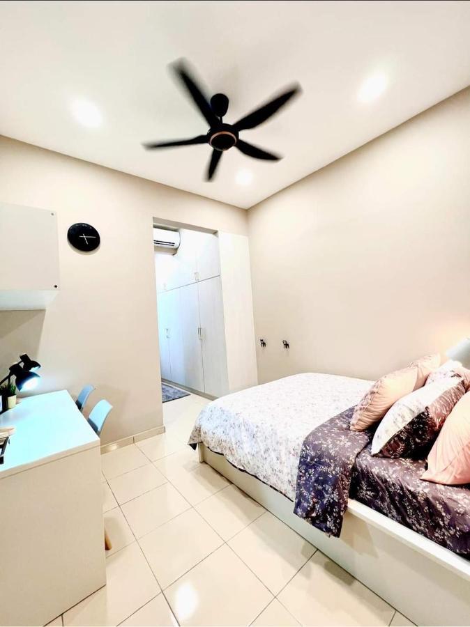 Faridz Homestay At Myra Saujana Kampong Simpang Empat Εξωτερικό φωτογραφία
