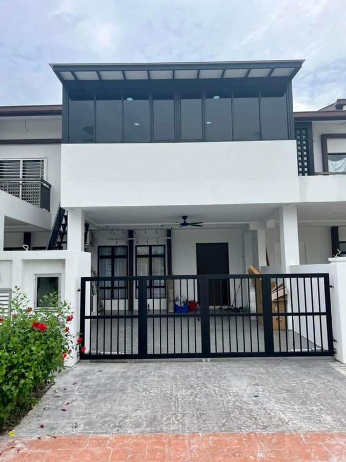 Faridz Homestay At Myra Saujana Kampong Simpang Empat Εξωτερικό φωτογραφία