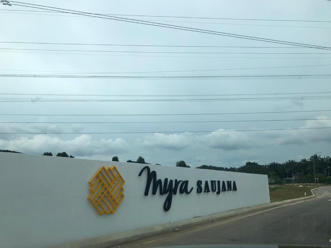 Faridz Homestay At Myra Saujana Kampong Simpang Empat Εξωτερικό φωτογραφία