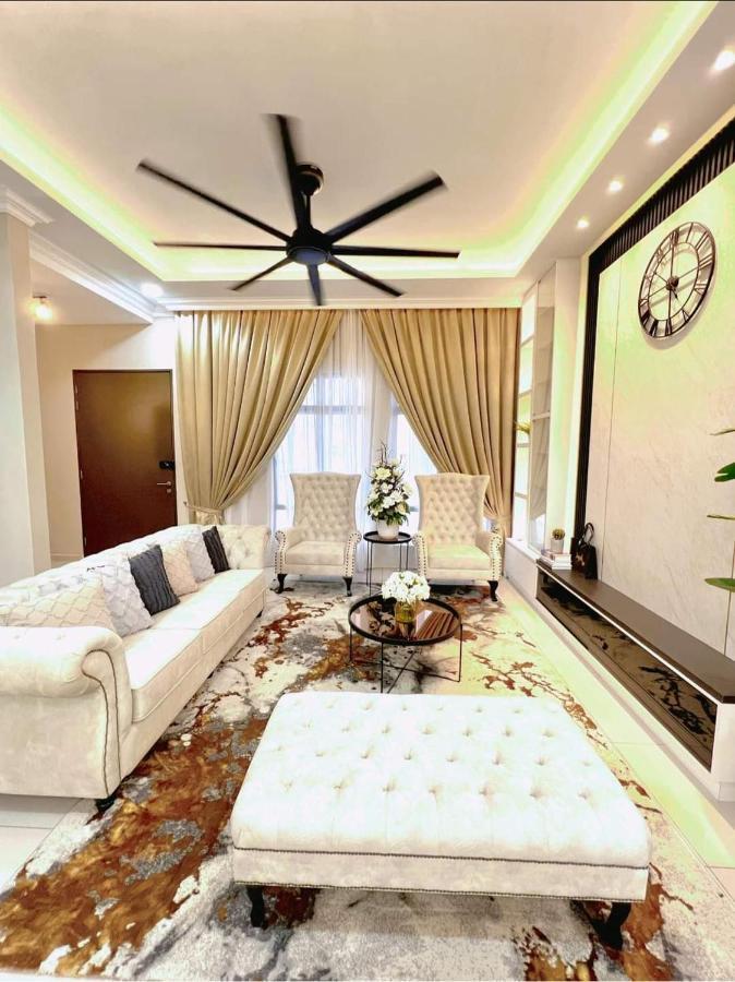 Faridz Homestay At Myra Saujana Kampong Simpang Empat Εξωτερικό φωτογραφία