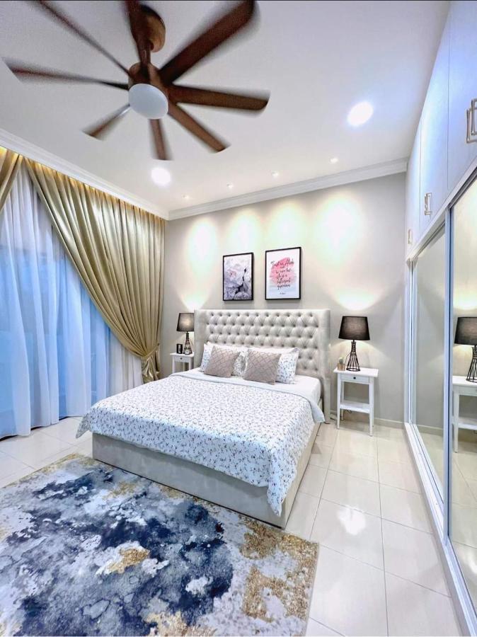 Faridz Homestay At Myra Saujana Kampong Simpang Empat Εξωτερικό φωτογραφία