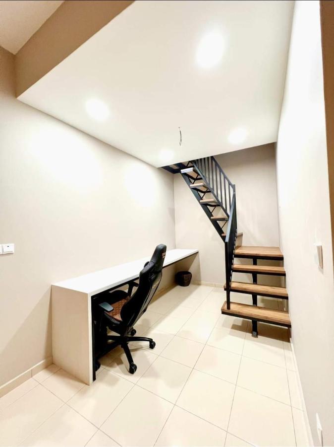 Faridz Homestay At Myra Saujana Kampong Simpang Empat Εξωτερικό φωτογραφία