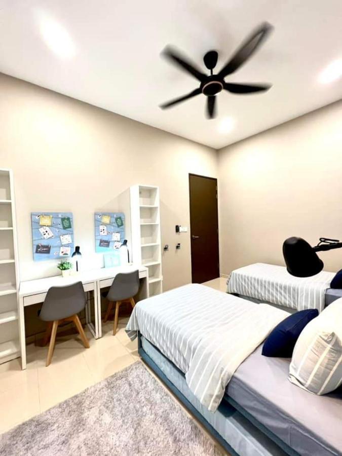 Faridz Homestay At Myra Saujana Kampong Simpang Empat Εξωτερικό φωτογραφία
