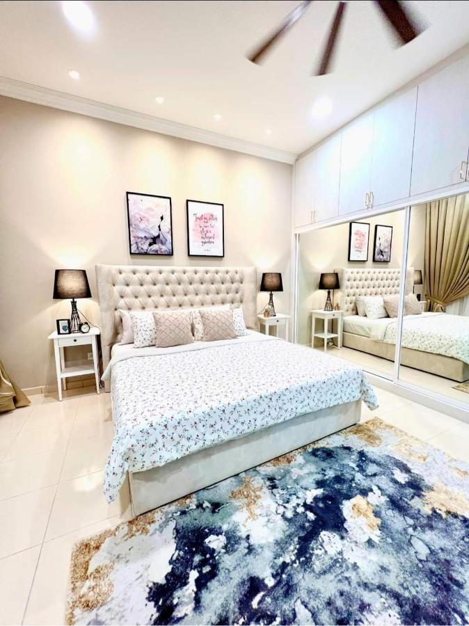 Faridz Homestay At Myra Saujana Kampong Simpang Empat Εξωτερικό φωτογραφία